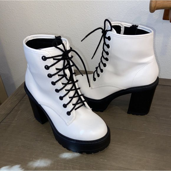 Soda Lace Up Combat Booties Chunky Heel Lug Sole Platform Sz 8.5M, Halloween - Picture 3 of 12